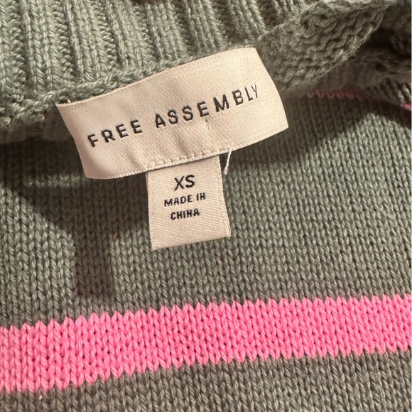 Free assembly striped turtleneck sweater size extra small 100% cotton - Picture 2 of 4